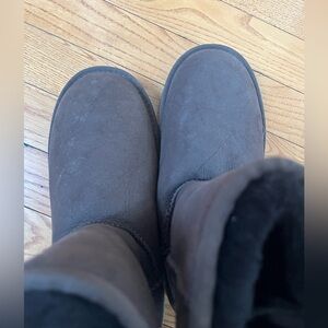 Gently used chocolate colored women’s UGG boots size 6